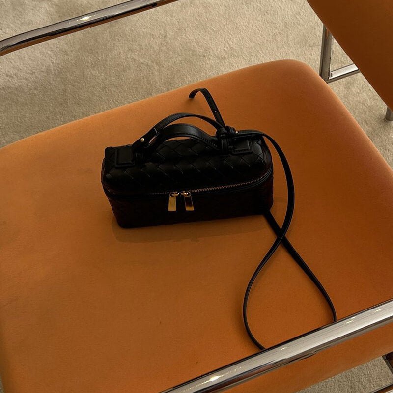 Luxe Gevlochten Handtas – Compacte Dames Tas voor Avond en Dag.