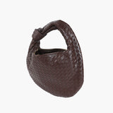 Compacte gevlochten schoudertas met knoopdetail