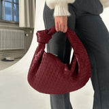 Compacte gevlochten schoudertas met knoopdetail