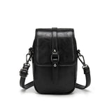Compacte crossbody tas met verstelbare schouderband en gespsluiting